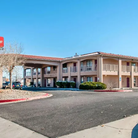 Econo Lodge West - Coors Blvd