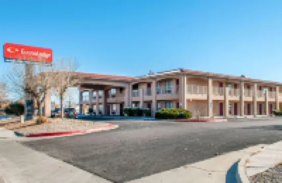 Econo Lodge West - Coors Blvd