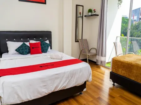 RedDoorz Near Setrasari Mall 4 Отели в г. Sukasari
