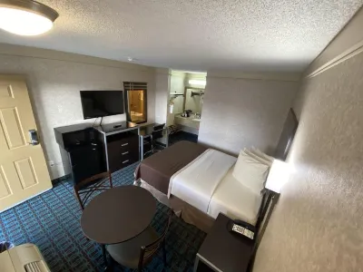 Deluxe Inn - Fayetteville I-95 فنادق في Cumberland County