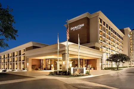 DoubleTree by Hilton McLean Tysons