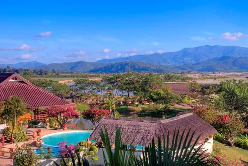 Maekok River Village Resort Hoteles en Mae Ai