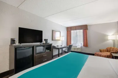 Best Western Waukesha Grand Hotels near Silvernail Shopping Center