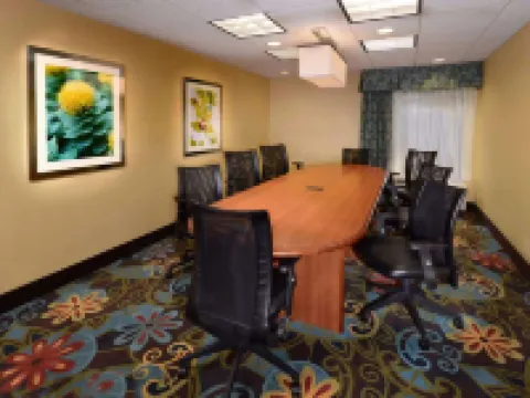 ハンプトン イン ローリー / タウン オブ ウェイク フォレスト ウェイクフォレストのホテル