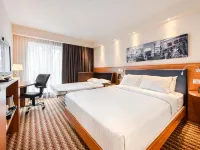 Hampton by Hilton Warsaw Airport Hotels near Okecie