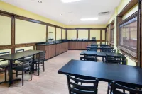 Travelodge by Wyndham Fort St John - breakfast