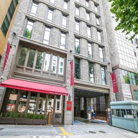 Hotel Crescendo Seoul Отели рядом с достопримечательностью «Станция метро Cheongdam»