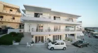 Bella Mare Luxury Apartments Hotele w: Kalamaki