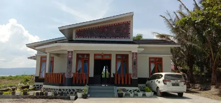 Marlin Homestay 2Br Samosir Отели в г. Pardomuan I