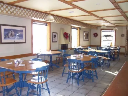 North Adventure Inn Отели в г. Кокран