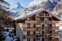 Hotel Holiday Hotels in der Nähe von Bronze Alphorn