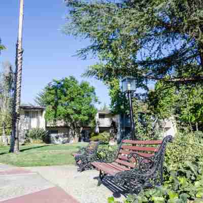 Los Gatos Lodge Hotel Exterior