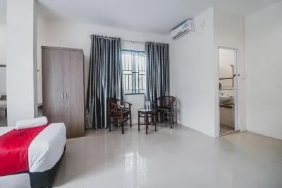 RedDoorz @ Baloi Batam Hotels in Nagoya