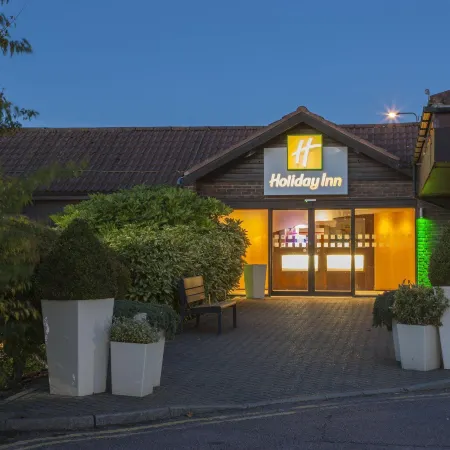 Holiday Inn ROCHESTER - CHATHAM by IHG Отели рядом с достопримечательностью «Стадион «Пристфилд»»