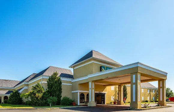 冷水溪凱藝套房飯店 - 靠近 69 號州際公路