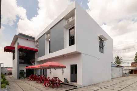 RedDoorz Near Tugu Coklat Pesawaran Lampung Отели в г. Tambak Rejo