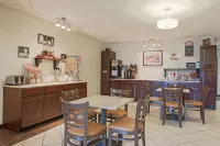 Super 8 by Wyndham Grove City - breakfast