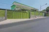 RedDoorz Syariah near Museum Wisma Karya Subang Hotel dekat Taman Anggur Kukulu O&i Farm Subang