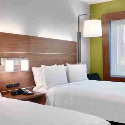 Holiday Inn Express & Suites Gainesville I-75 Rooms