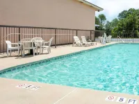Days Inn by Wyndham Aiken - Interstate Hwy 20 - Swimmingpools