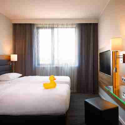 Moxy Frankfurt Airport Rooms