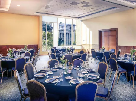 Mercure Santiago Centro Отели рядом с достопримечательностью «Культурный центр, монетный двор и площадь Сьюдадана»