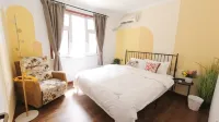 Weiruoxi Apartment (Xinhua Road No.1)
