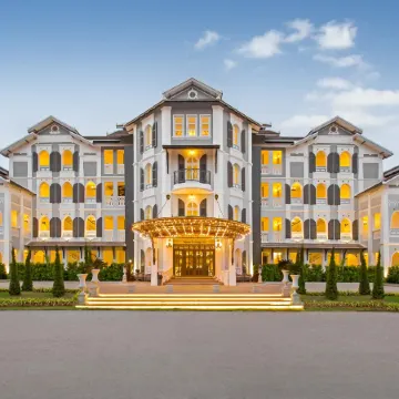 Le Thatluang d'or Boutique Hotel Отели рядом с достопримечательностью «Храмовый комплекс Пха Тхат Луанг»