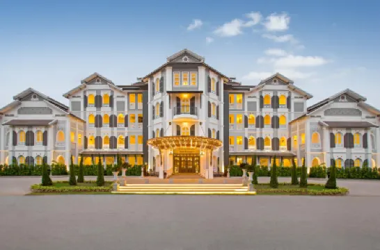 レ タートルアン ドール ブティック ホテル スパーヌウォン国家主席記念館周辺のホテル