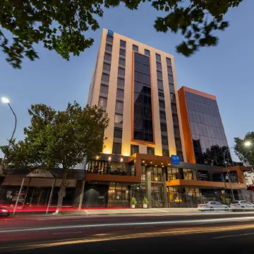 Tryp by Wyndham Pulteney Street Adelaide Отели рядом с достопримечательностью «Площадь Виктория»