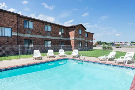 Super 8 by Wyndham Independence KS