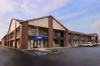 Travelodge by Wyndham Wellington KS - parking