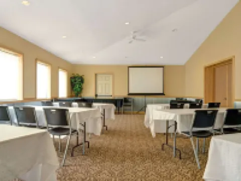 Super 8 by Wyndham Monticello Hotels in Wright County
