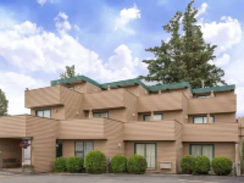 Ramada by Wyndham Quesnel Hotels in Quesnel