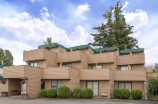 Ramada by Wyndham Quesnel