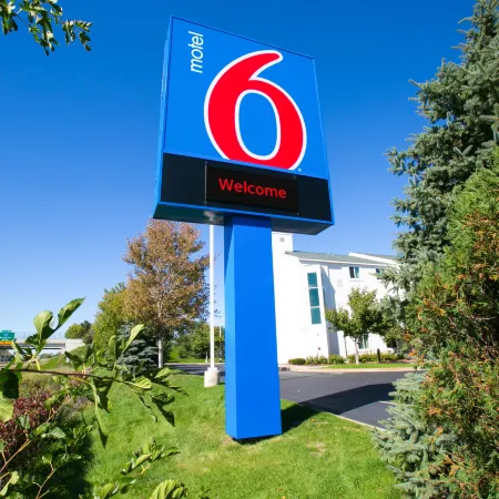 Motel 6 Brooklyn Center, MN - Minneapolis