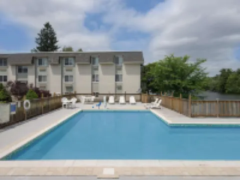 Super 8 by Wyndham Sturbridge スターブリッジのホテル