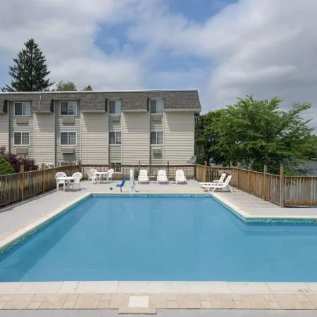 Super 8 by Wyndham Sturbridge