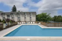 Super 8 by Wyndham Sturbridge Hotels in Sturbridge