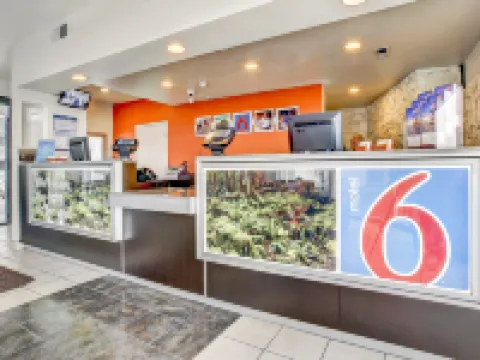 Motel 6 Coos Bay, or Hotels in Coos Bay