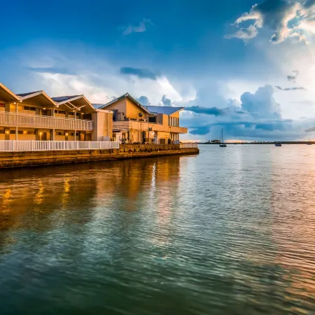 Best Western Plus Yacht Harbor Inn