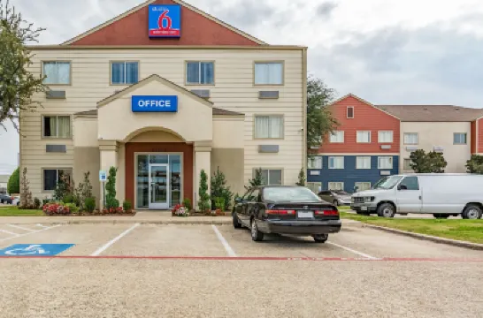 Studio 6 Dallas, TX Hotels in Love Field Area