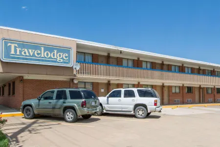 Travelodge by Wyndham Great Bend Отели рядом с достопримечательностью «Great Bend Courthouse»