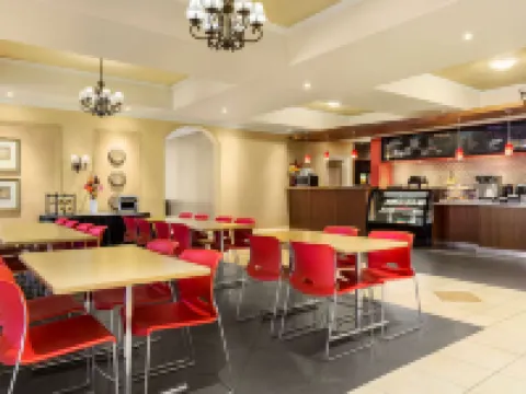 Days Inn by Wyndham Niagara Falls Centre St. by the Falls Hotéis em Cataratas do Niágara