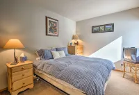 Cabin < 2 Mi to Tahoe Donner Downhill Ski Resort - Pet friendly