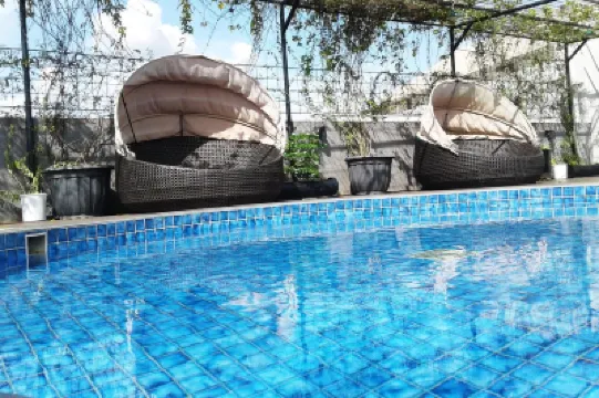 メリオ・エニム のホテル