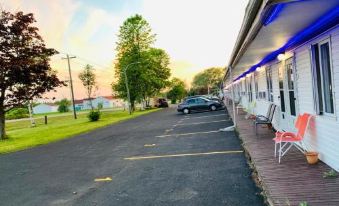 Carleton Motel and Coffee Shop