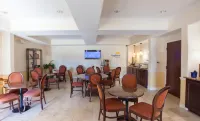 謝南多厄戴斯酒店 - 早餐