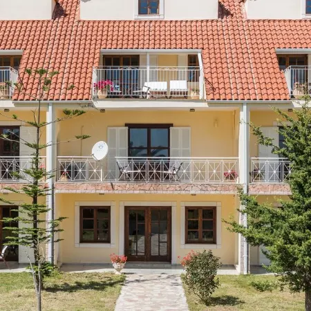 Albouro Seafront Apartments