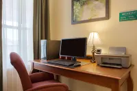 Country Inn & Suites by Radisson, Nevada, MO